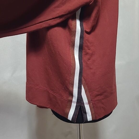 Evereve Taylor Stripe Trim Crew Neck Sweatshirt Women’s Size Medium Maroon Red - Picture 3 of 11